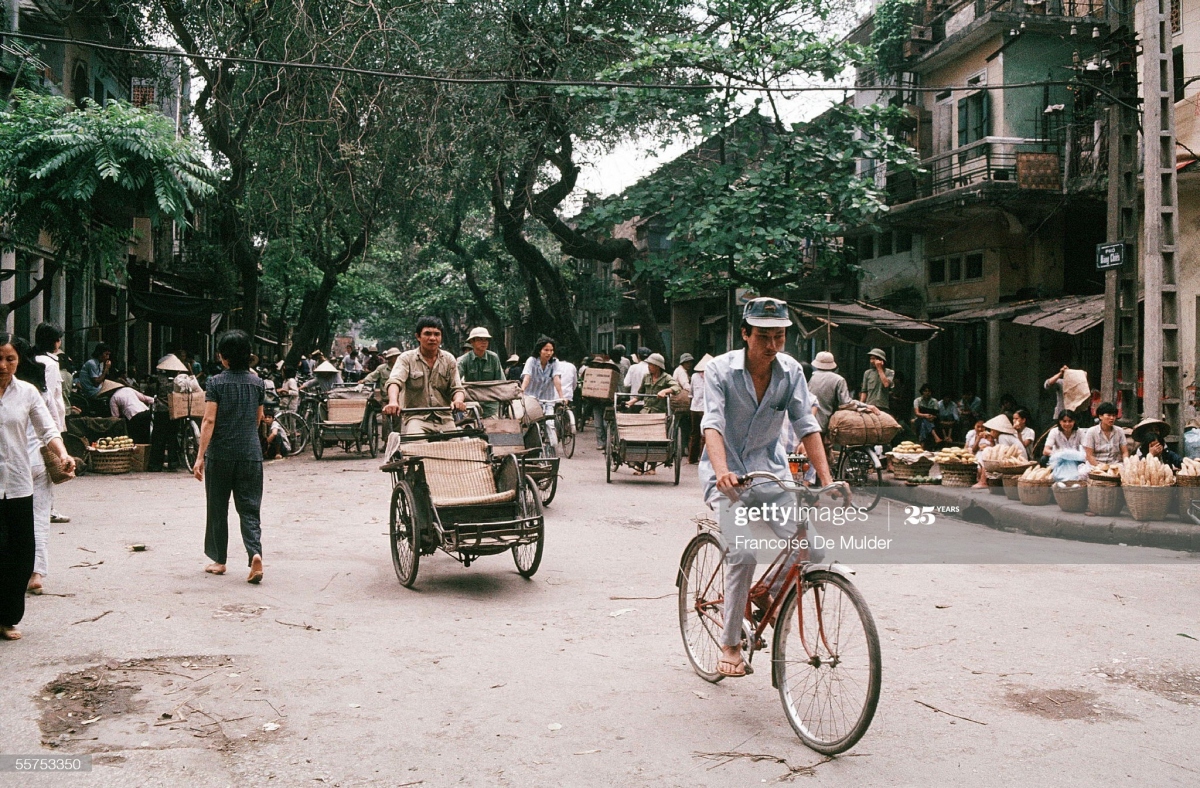 hanoi in 1989 as seen through the lens of french journalist picture 3