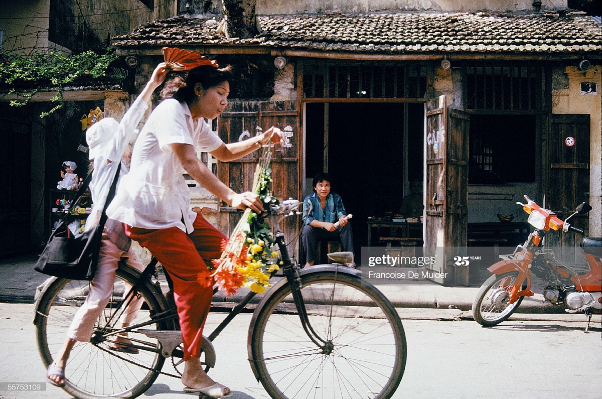 hanoi in 1989 as seen through the lens of french journalist picture 7