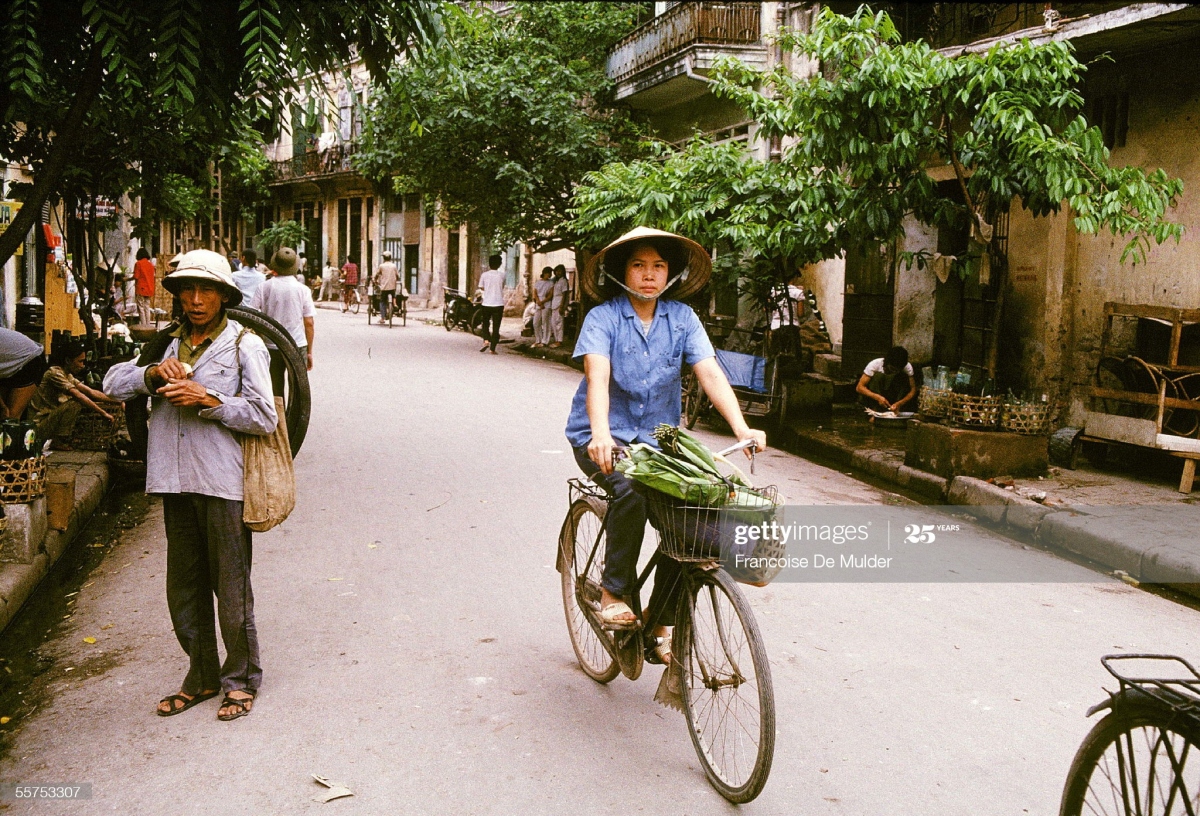 hanoi in 1989 as seen through the lens of french journalist picture 8