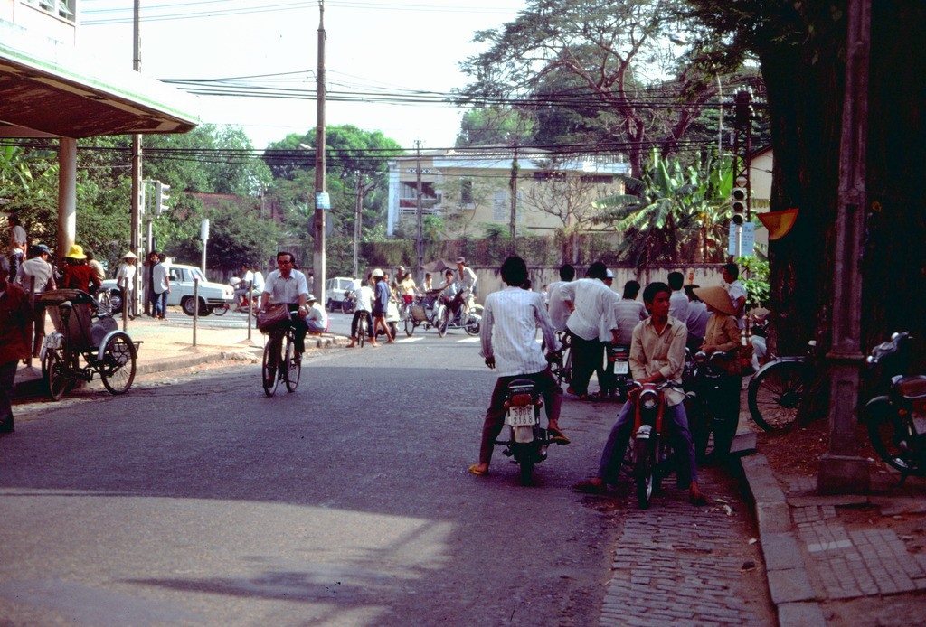 interesting photos showcase saigon traffic in 1989 picture 12