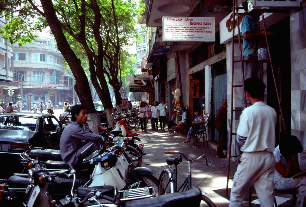 interesting photos showcase saigon traffic in 1989 picture 13