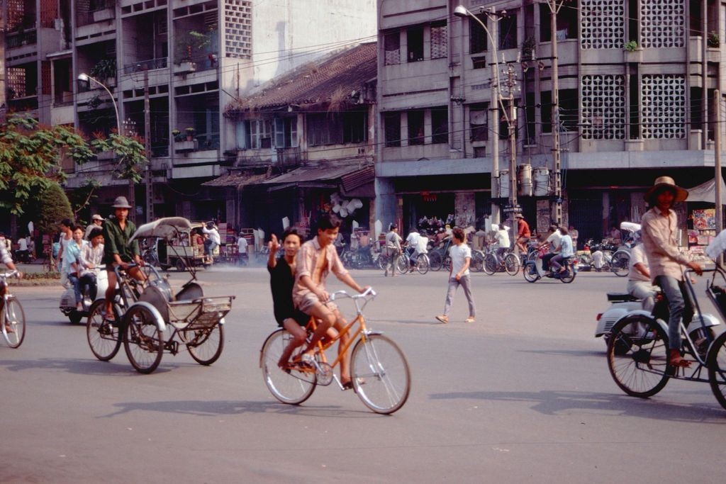 interesting photos showcase saigon traffic in 1989 picture 16