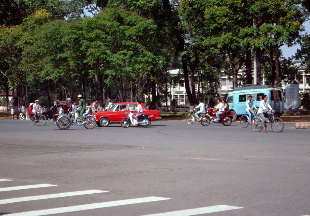 interesting photos showcase saigon traffic in 1989 picture 17