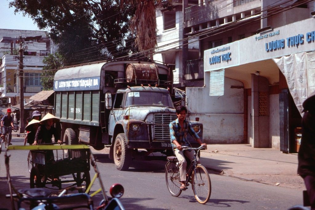 interesting photos showcase saigon traffic in 1989 picture 4