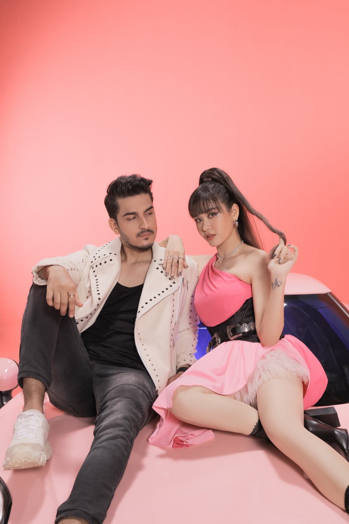 truong quynh anh choi lon to hong sieu xe alfa romeo doc nhat de lam mv hinh anh 4