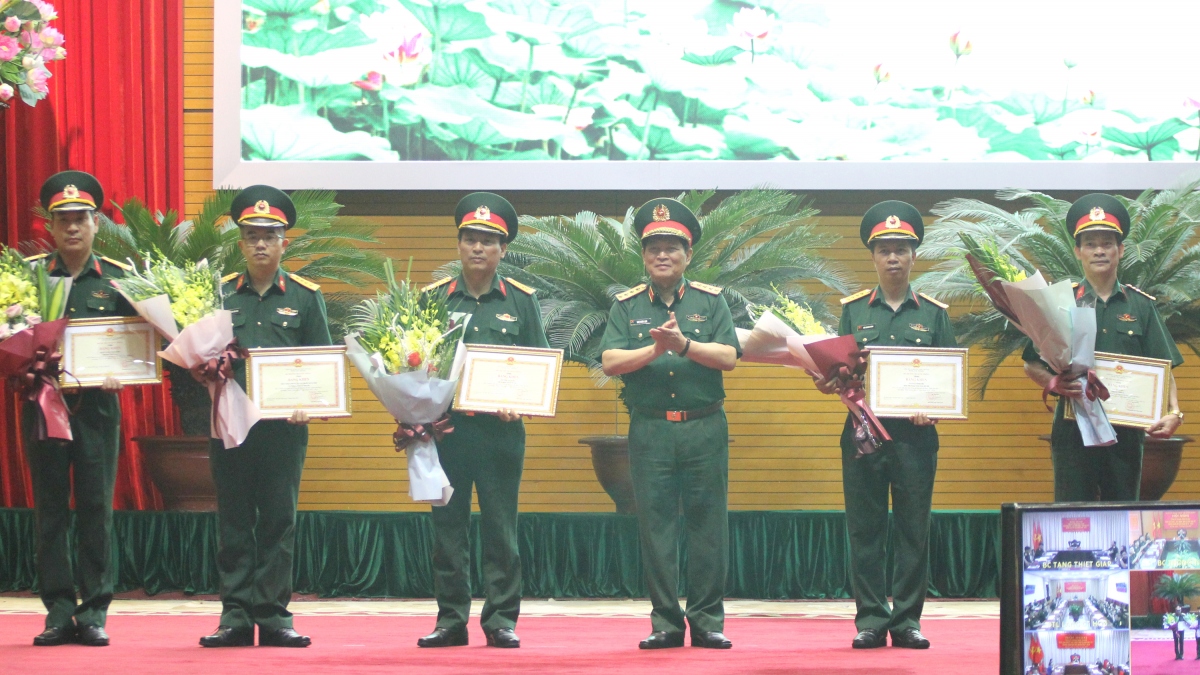 nguoi dung dau phai trong dan va lam dan tin hinh anh 2