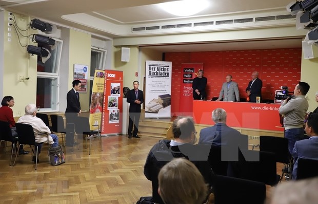 german journalist launches book on ho chi minh s political biography in berlin picture 1