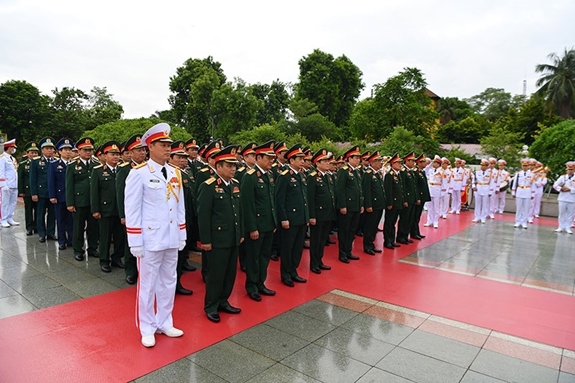 Đoàn đại biểu Đại hội Đảng bộ quân đội vào lăng viếng chủ tịch hồ chí minh hình ảnh 4 Doan dai bieu Dai hoi Dang bo quan doi vao lang vieng chu tich ho chi minh hinh anh 4