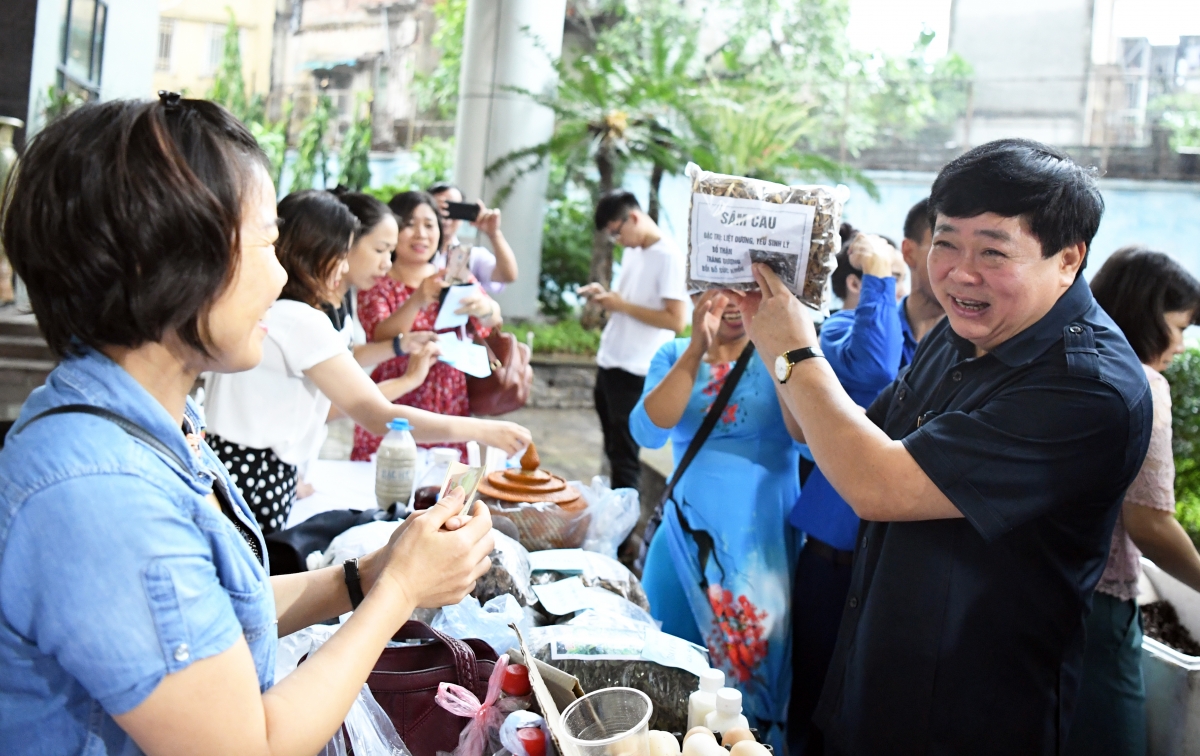 Tưng bừng hội chợ mừng kỷ niệm 75 năm thành lập VOV