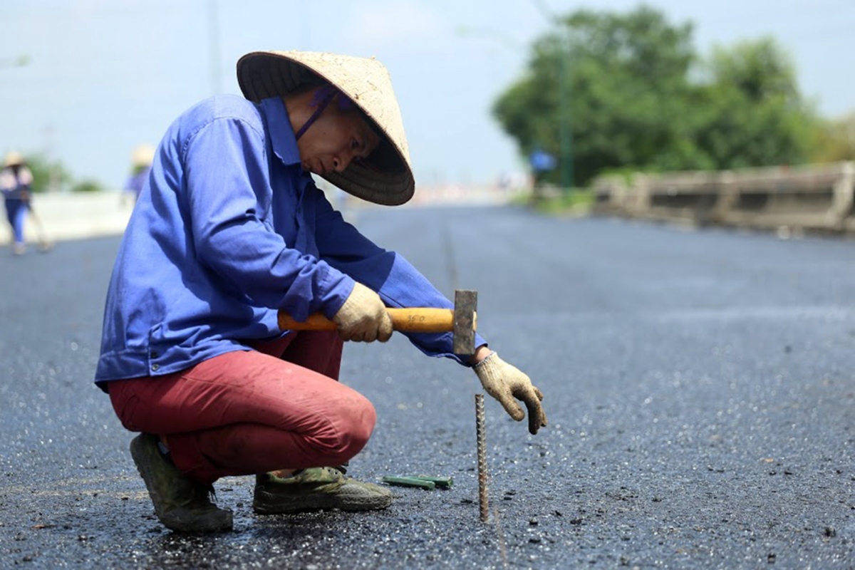 Chi gần 270 tỷ đồng để đại tu mặt cầu Thăng Long, Hà Nội