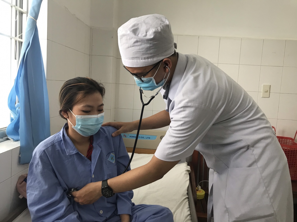 Một người suýt mất mạng vì tự ý dùng thuốc tại nhà