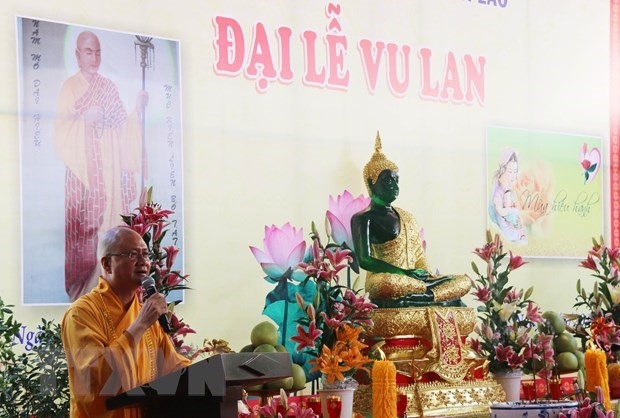ovs in laos celebrate buddhist vu lan festival picture 1