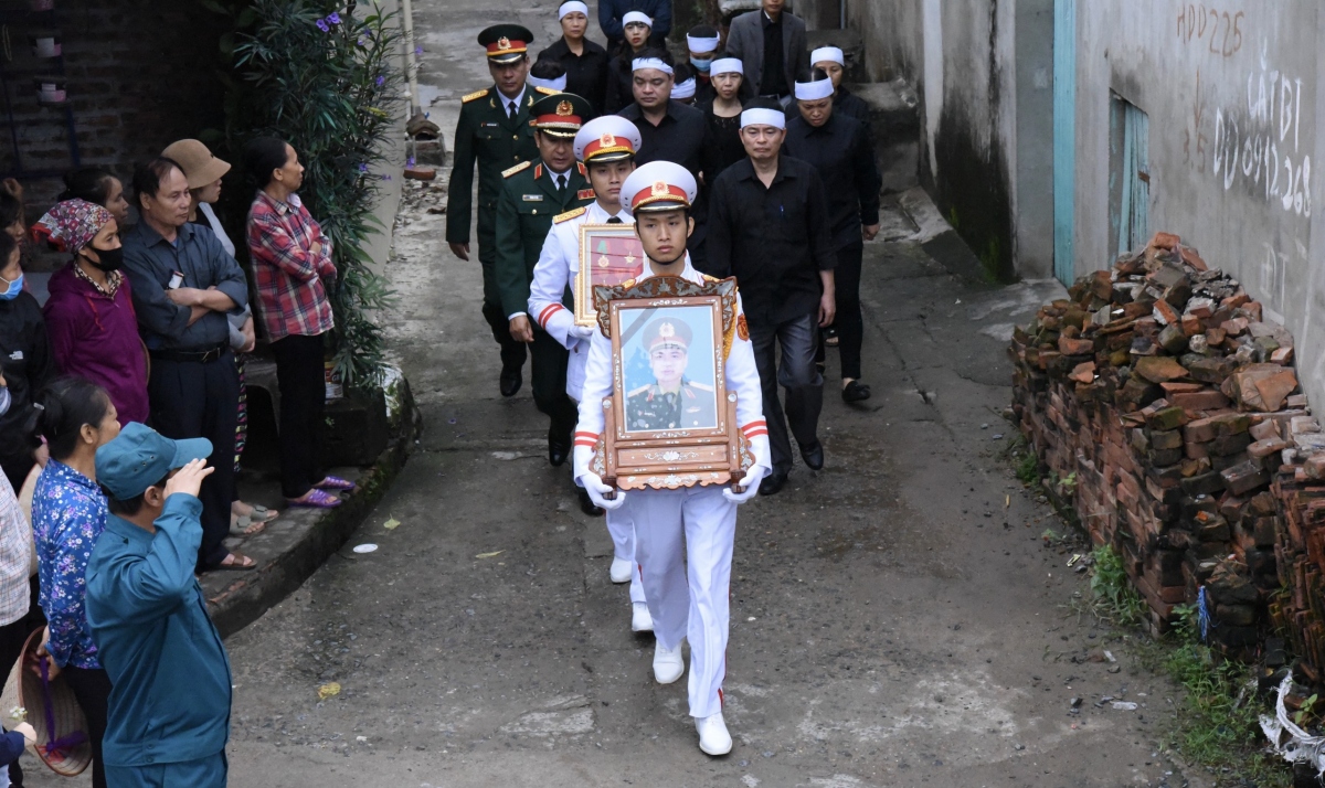 thieu tuong nguyen huu hung hy sinh, que huong sai son mat di 1 nguoi con uu tu hinh anh 4