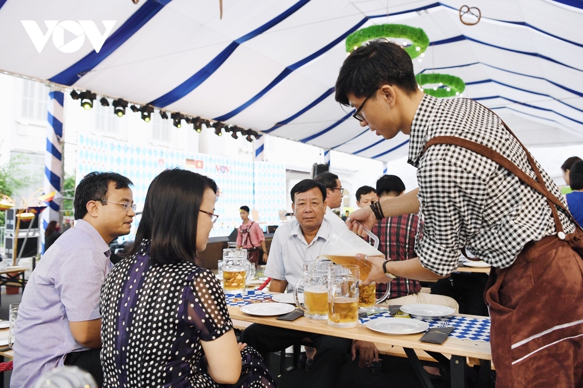 sampling german beer in vietnam picture 11 sampling german beer in vietnam picture 11
