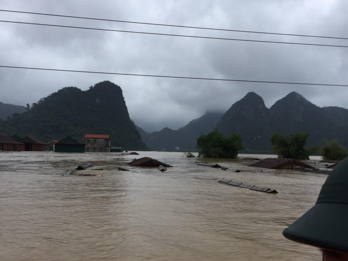 Anh bien nuoc nhan chim nhieu ngoi nha tai khu vuc trung bo hinh anh 2