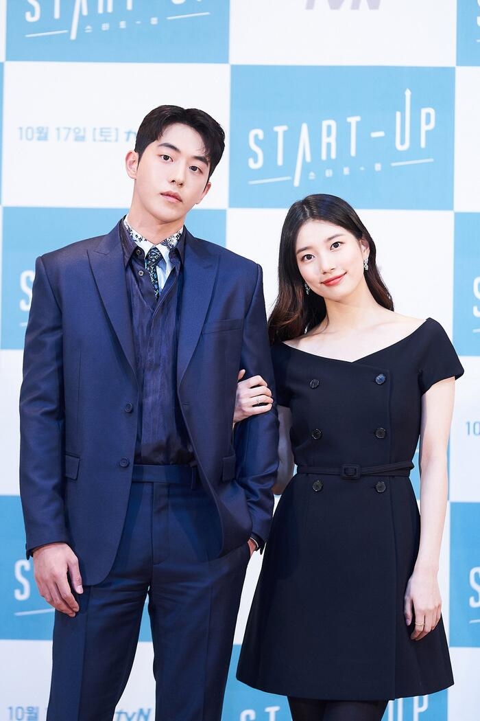 suzy tinh tu khoac tay my nam boi loi nam joo hyuk tai hop bao hinh anh 3