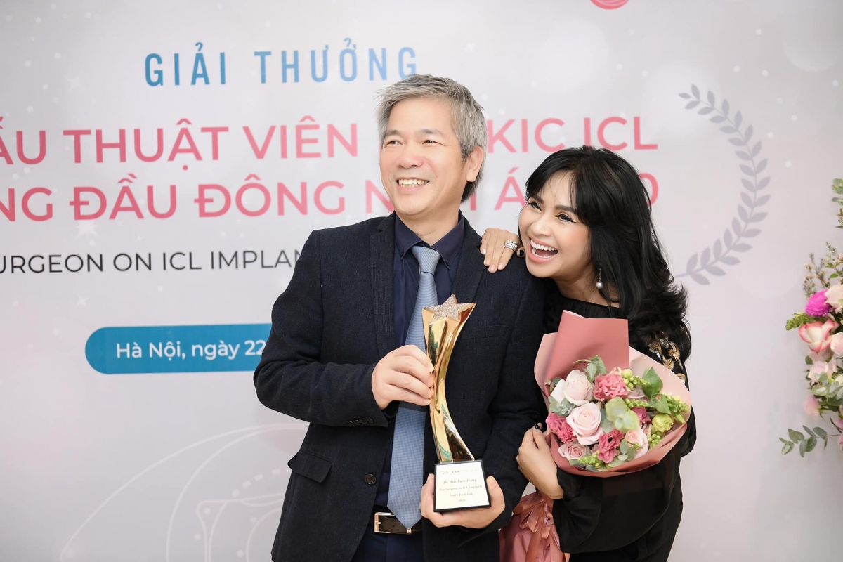 Chuyện showbiz: Diva Thanh Lam cười rạng rỡ trong ngày bạn trai nhận tin vui