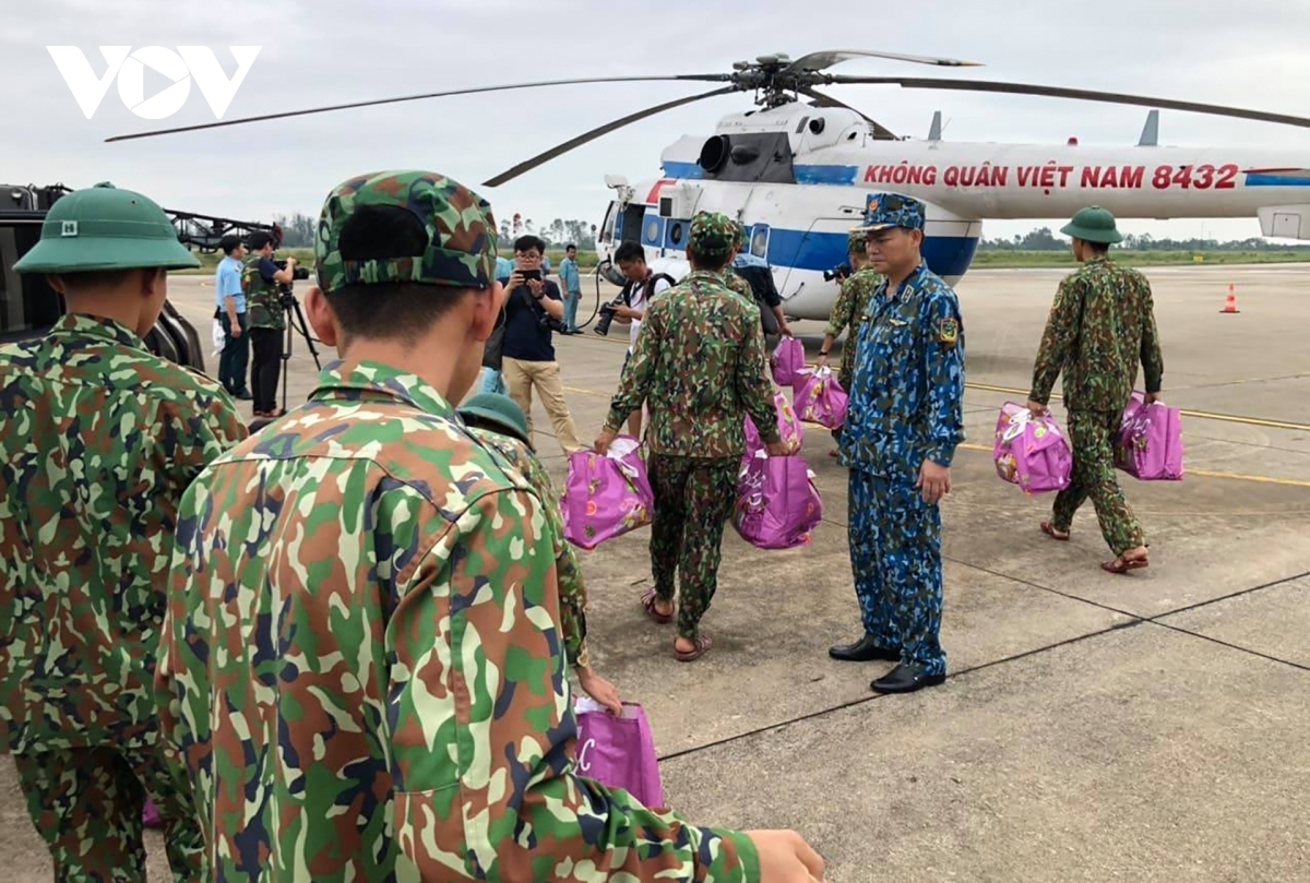 military forces intensifies rescue operations at rao trang 3 hydropower plant picture 15
