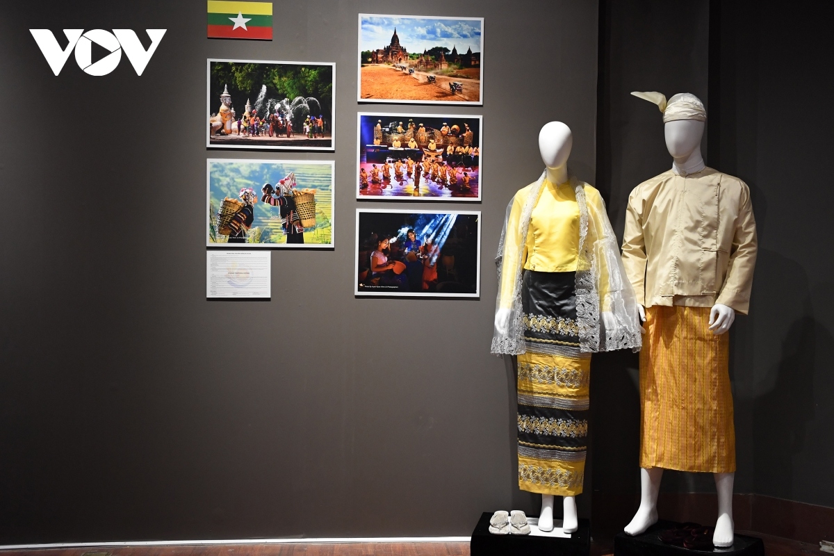 traditional costumes of asean members on display in vietnam picture 16