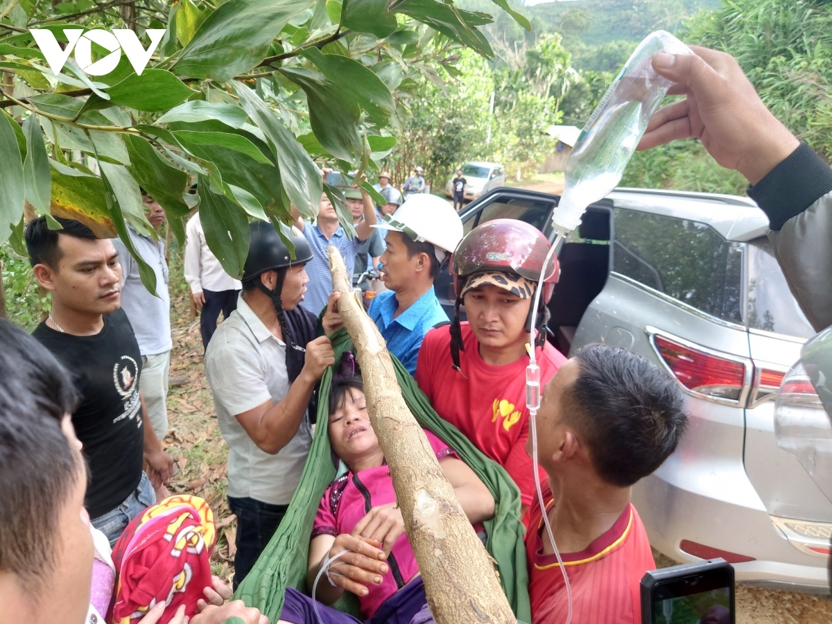 Tập trung cứu chữa nạn nhân vụ sạt lở núi tại Nam Trà My