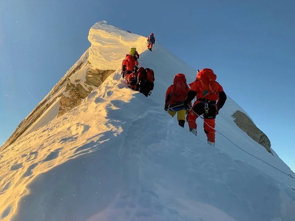 nepal don doan khach leo nui dau tien quay lai himalaya hinh anh 2