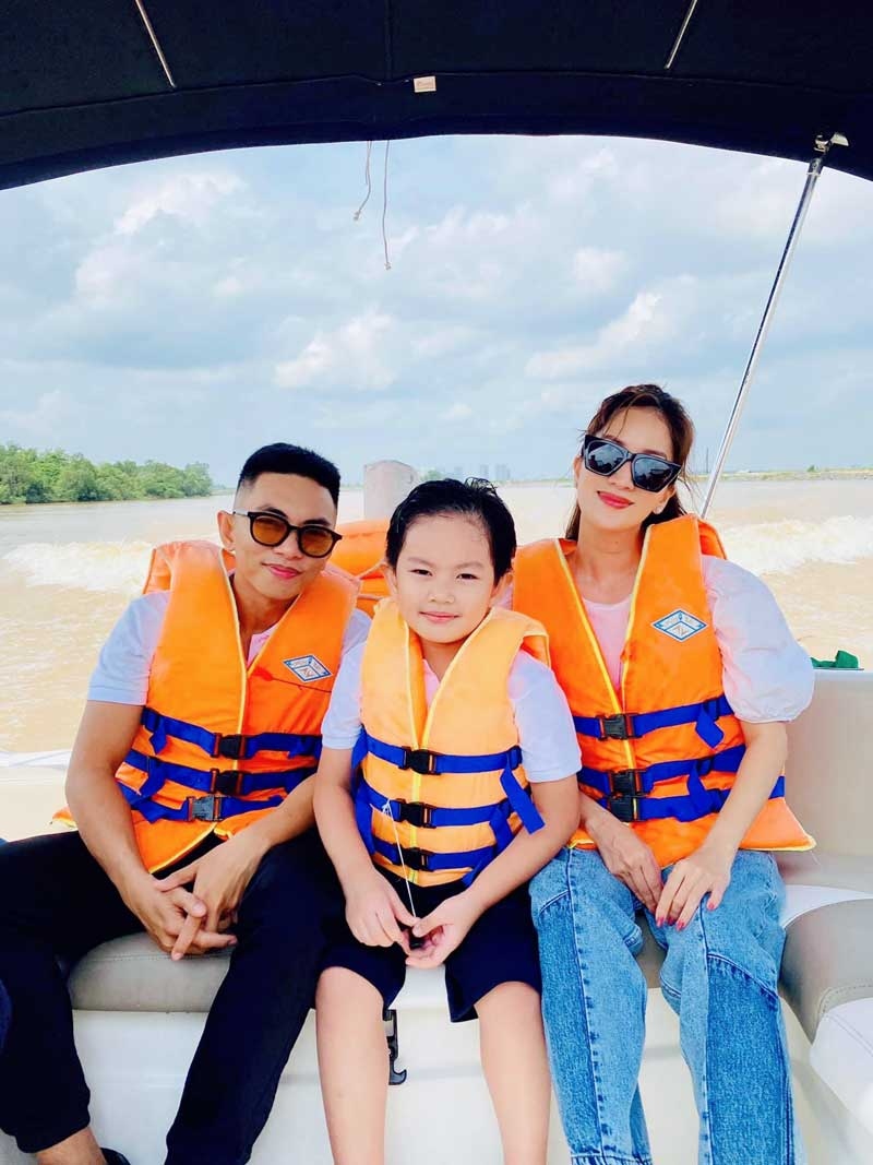 gia đình khánh thi phan hiển tận hưởng chất xanh giữa aqua city hình ảnh 3 gia dinh khanh thi phan hien tan huong chat xanh giua aqua city hinh anh 3