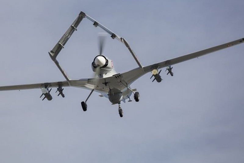 cận cảnh uav sát thủ bayraktar tb2 do thổ nhĩ kỳ sản xuất và được sử dụng ở karabakh hình ảnh 5 can canh uav sat thu bayraktar tb2 do tho nhi ky san xuat va duoc su dung o karabakh hinh anh 5