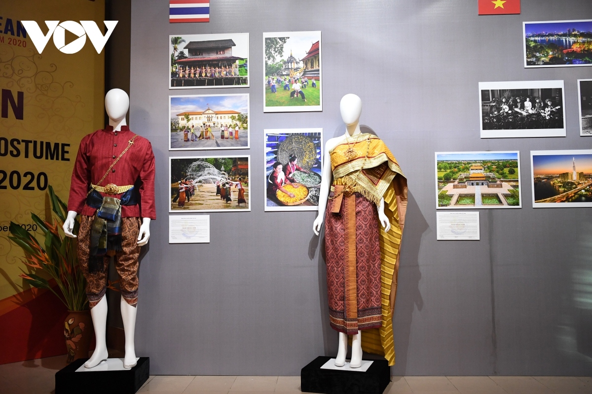 traditional costumes of asean members on display in vietnam picture 9