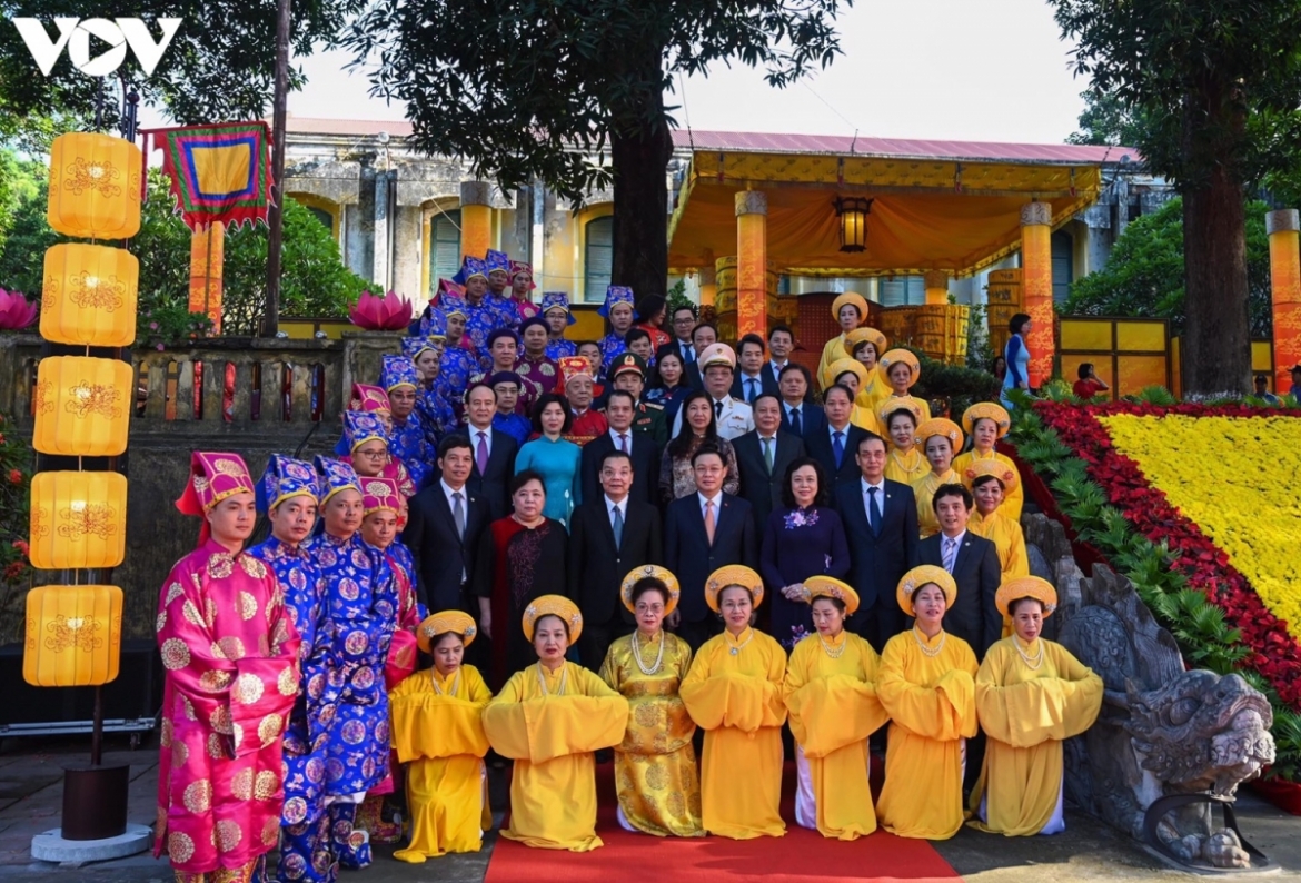 Lãnh đạo Hà Nội dâng hương tưởng niệm các vị tổ tiên và Chủ tịch Hồ Chí Minh