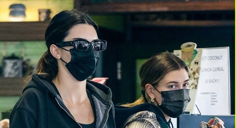 Kendall Jenner và bà xã Justin Bieber vui vẻ ra phố sau buổi tập gym