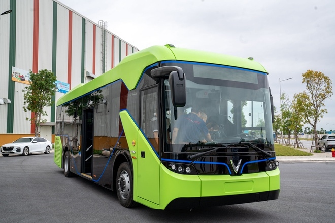 first electric bus goes on a trial run in vietnam picture 1