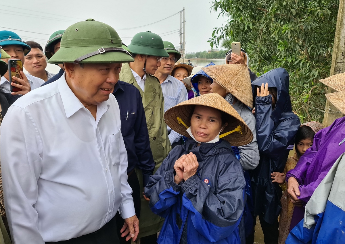 Phó Thủ tướng Thường trực Trương Hòa Bình: Không để ai bị đói rét trong và sau mưa lũ