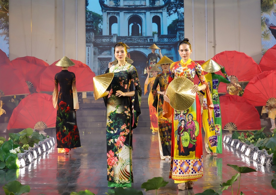 designer hoai nam debuts collection featuring heritage sites at ao dai festival picture 2