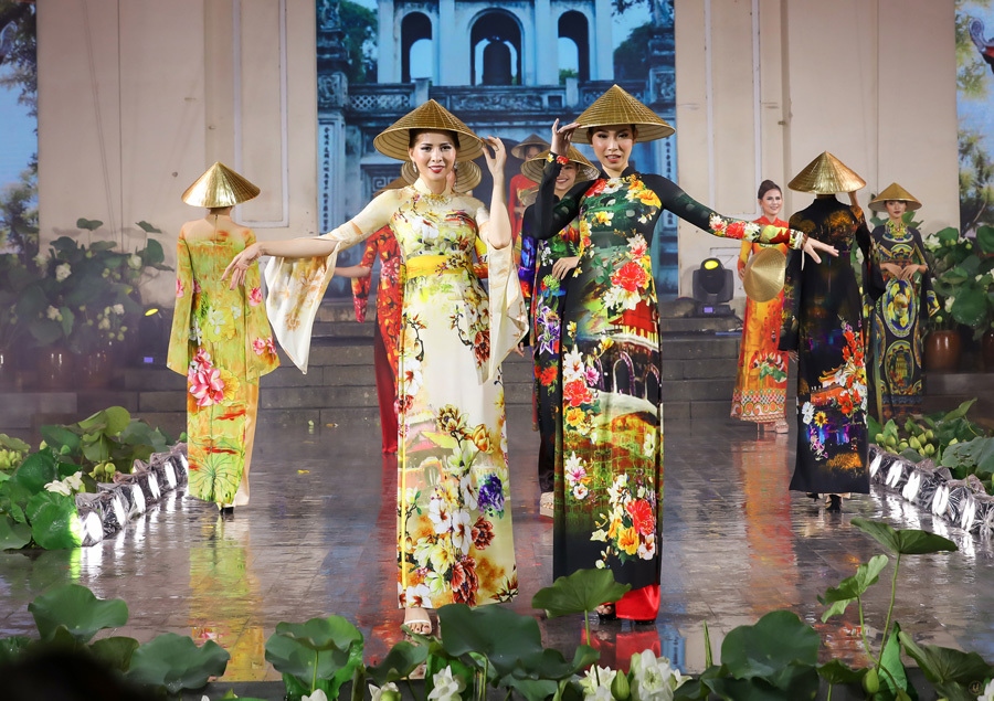 designer hoai nam debuts collection featuring heritage sites at ao dai festival picture 4