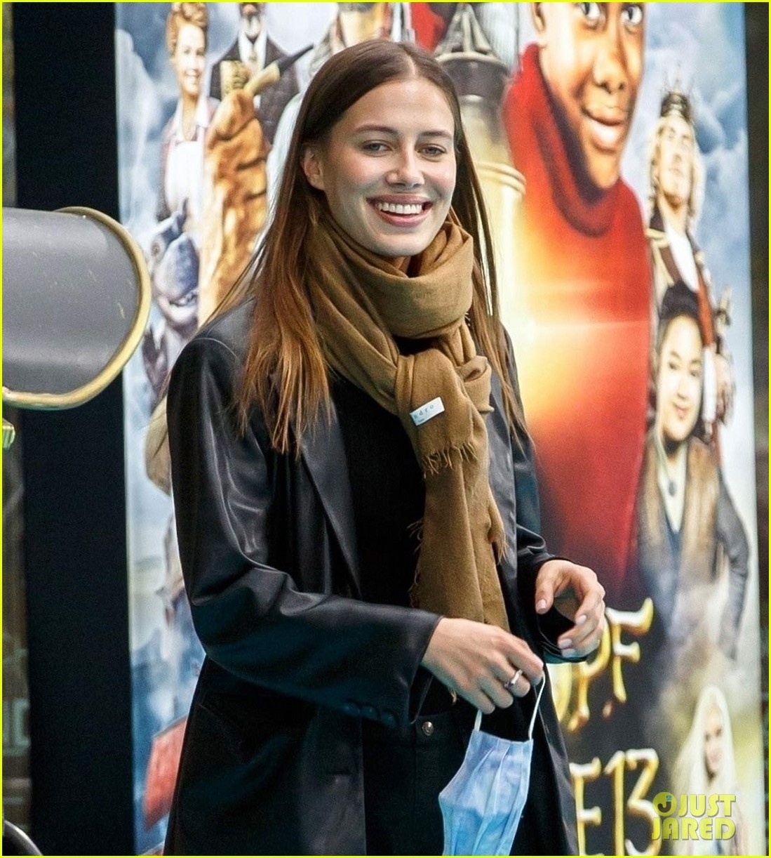 ban gai brad pitt rang ro tren tham do tai buoi ra mat phim moi hinh anh 4