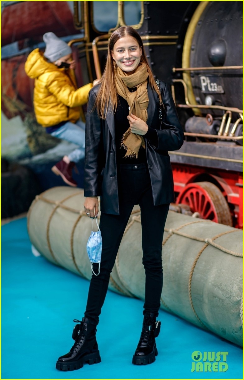 ban gai brad pitt rang ro tren tham do tai buoi ra mat phim moi hinh anh 5