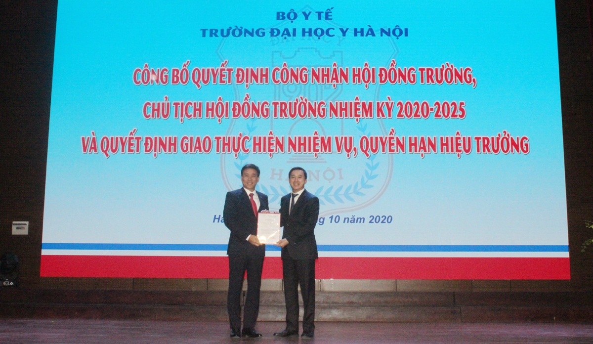 quyen bo truong y te Dh y ha noi chu trong doi moi sat hach, cap chung chi hanh nghe hinh anh 3