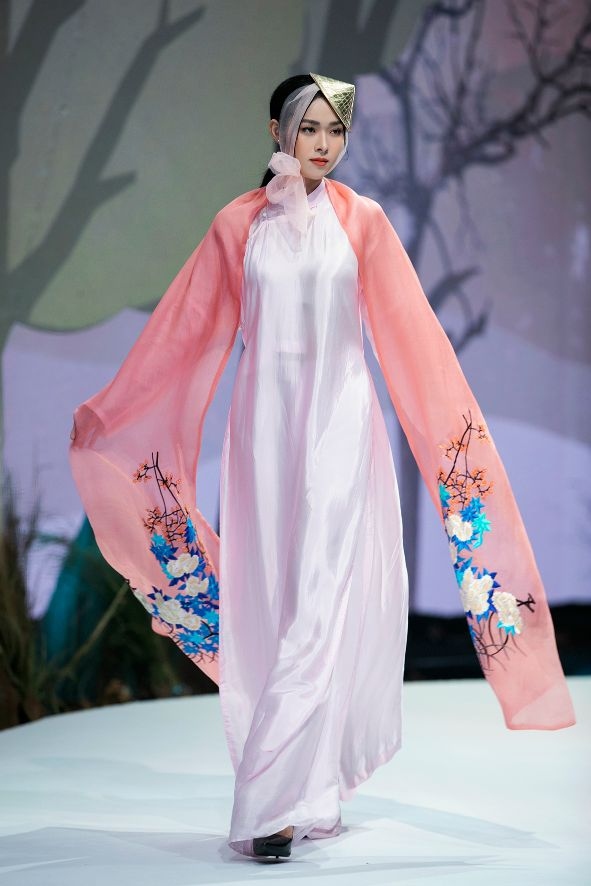 lan khue, truong quynh anh catwalk mo man vietnam junior fashion week 2020 hinh anh 2