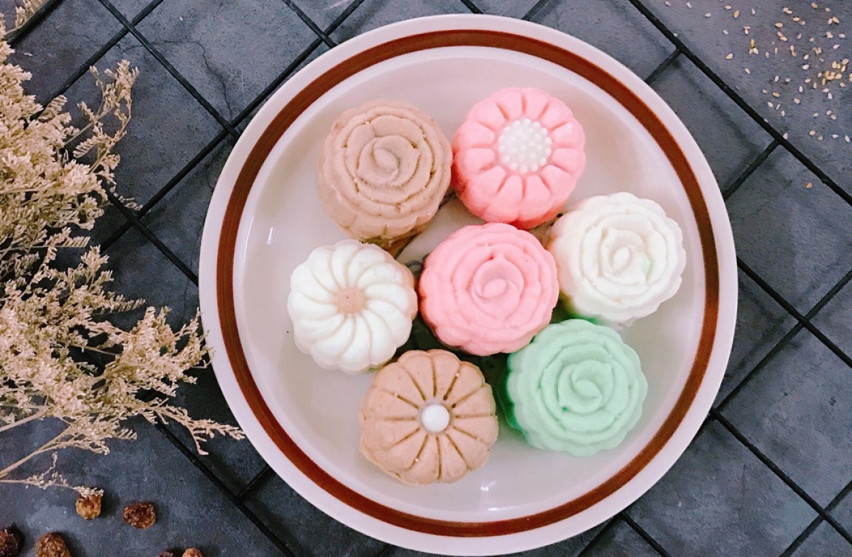 unique moon cakes hit domestic market for full moon festival picture 5