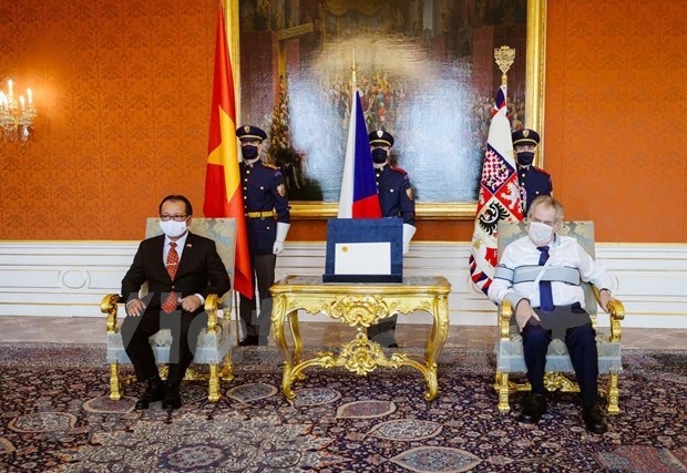 czech president lauds friendship with vietnam picture 1