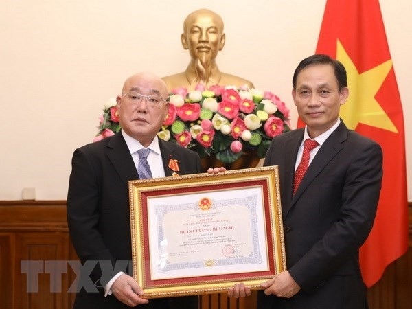 friendship order bestowed upon special advisor to japanese pm picture 1
