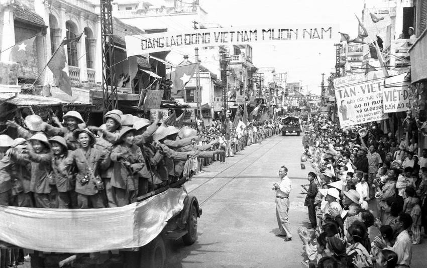 photos show memories of hanoi liberation day in 1954 picture 10