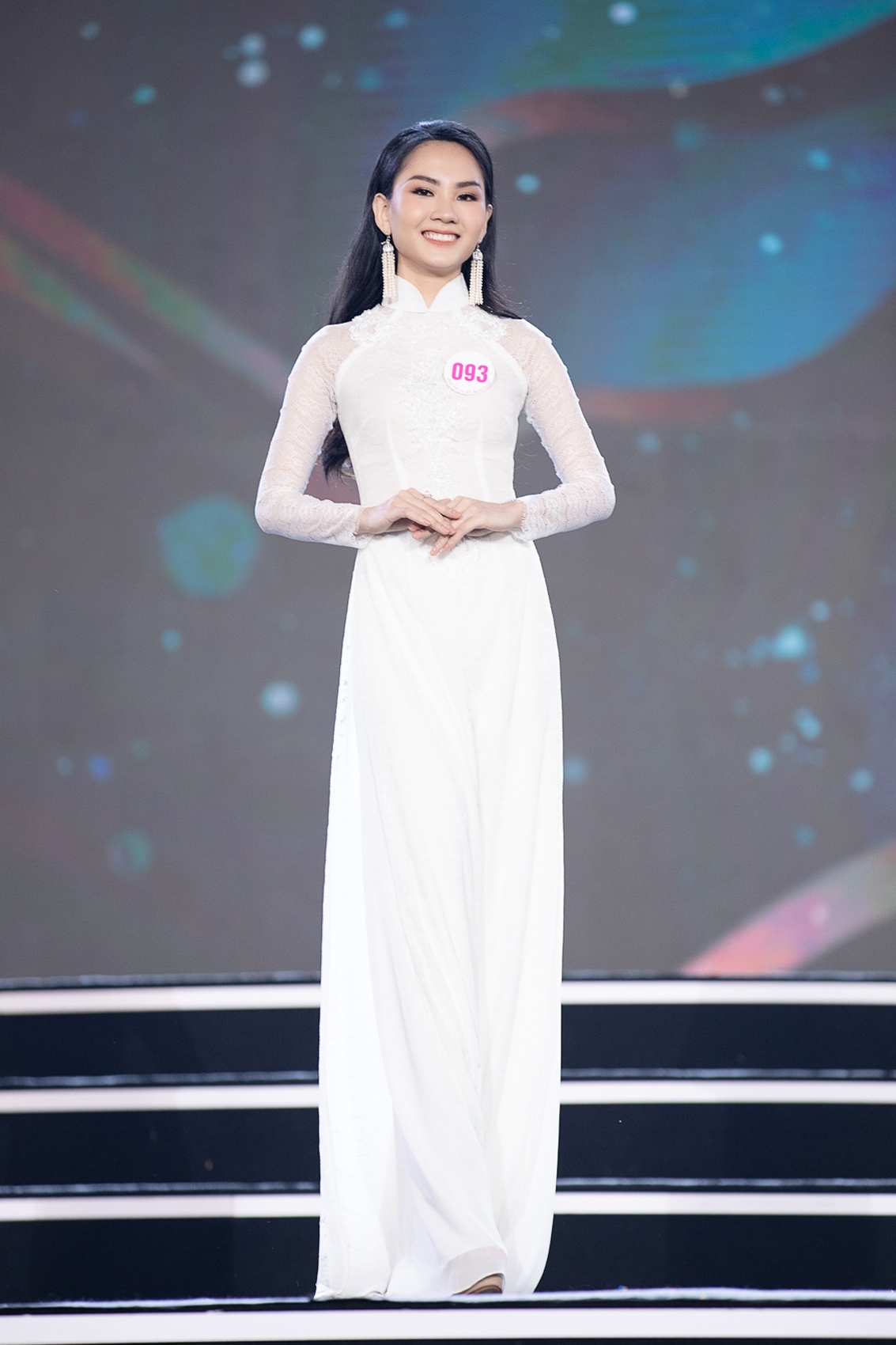 Dàn thí sinh Hoa hậu Việt Nam 2020 duyên dáng với áo dài trắng ...