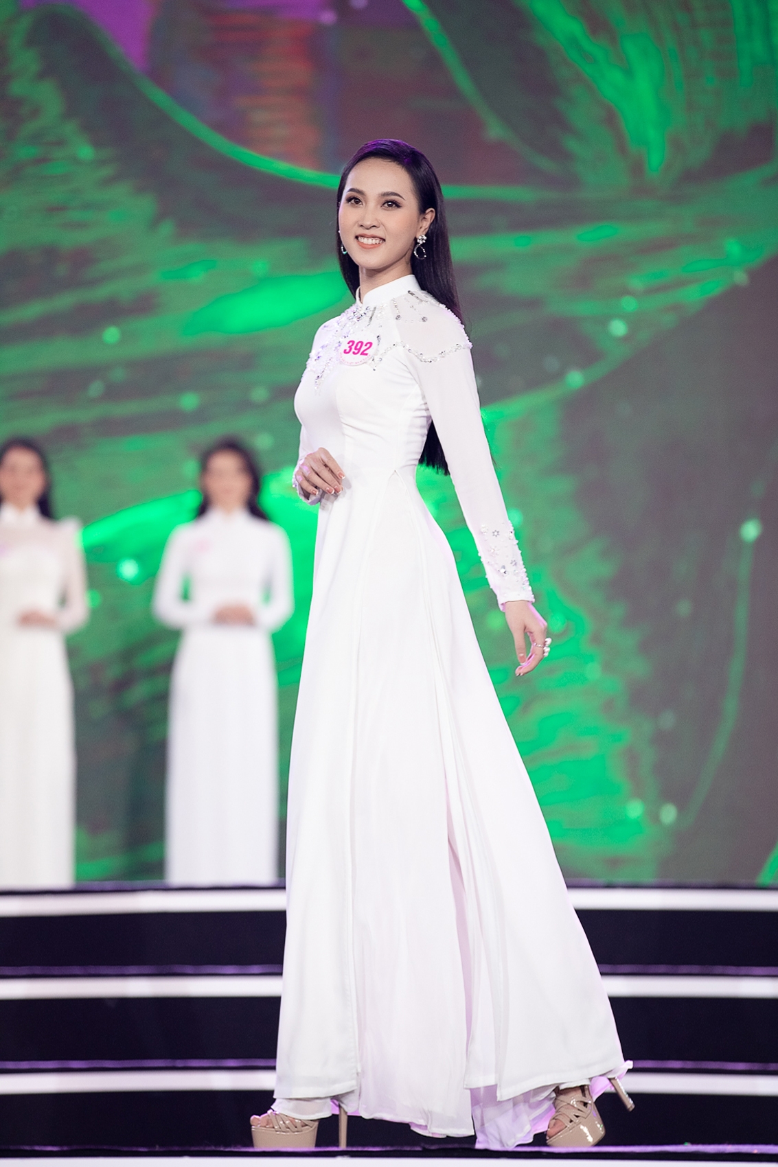 dan thi sinh hoa hau viet nam 2020 duyen dang voi ao dai trang hinh anh 19