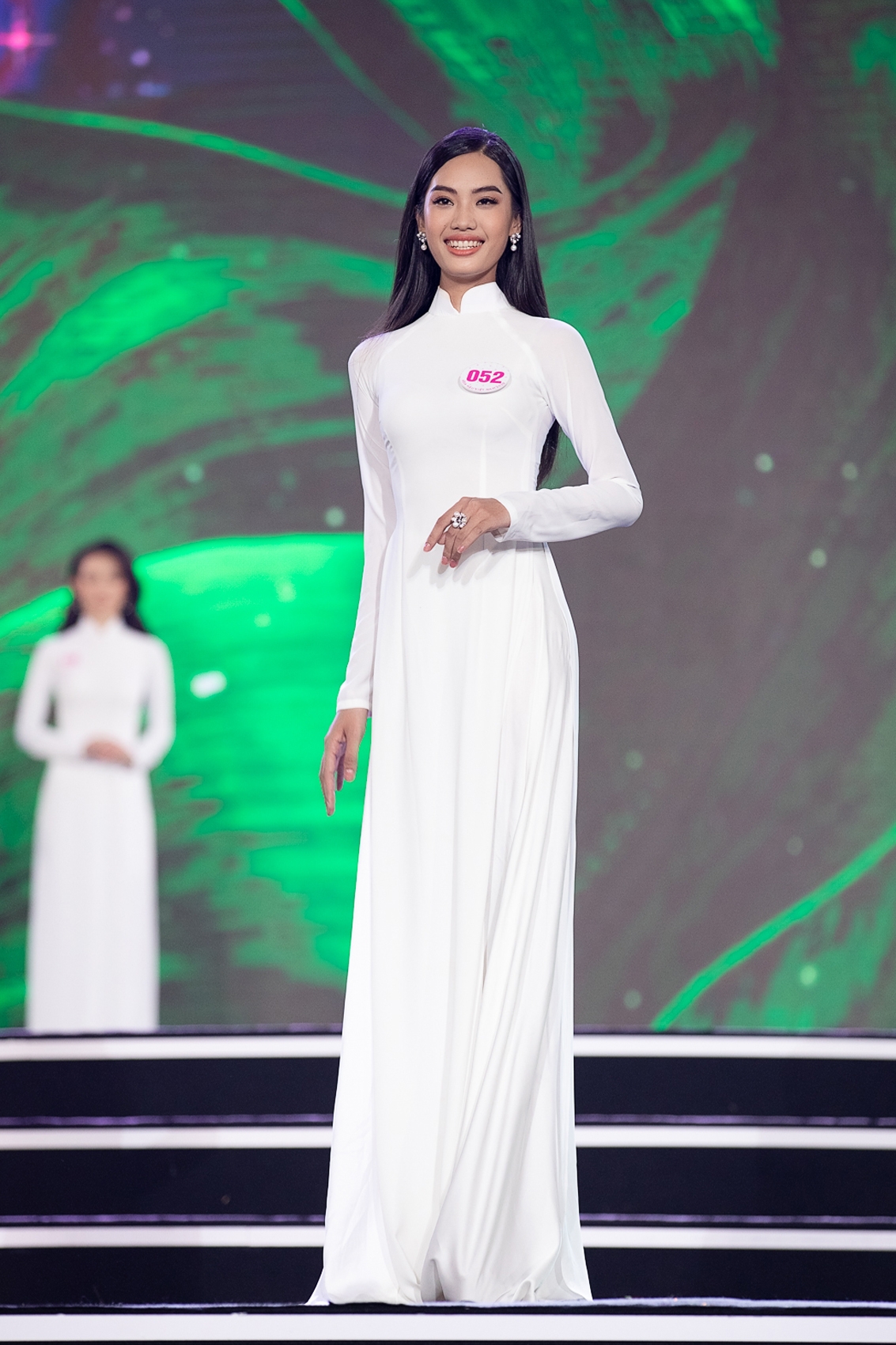 dan thi sinh hoa hau viet nam 2020 duyen dang voi ao dai trang hinh anh 8