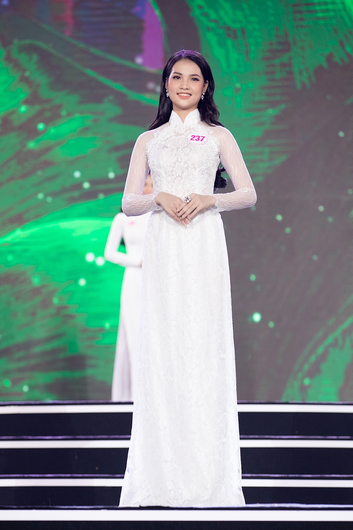 dan thi sinh hoa hau viet nam 2020 duyen dang voi ao dai trang hinh anh 9