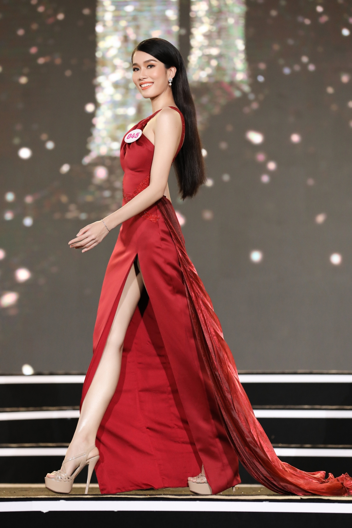 dan thi sinh hoa hau viet nam dep long lay trong trang phuc da hoi hinh anh 10