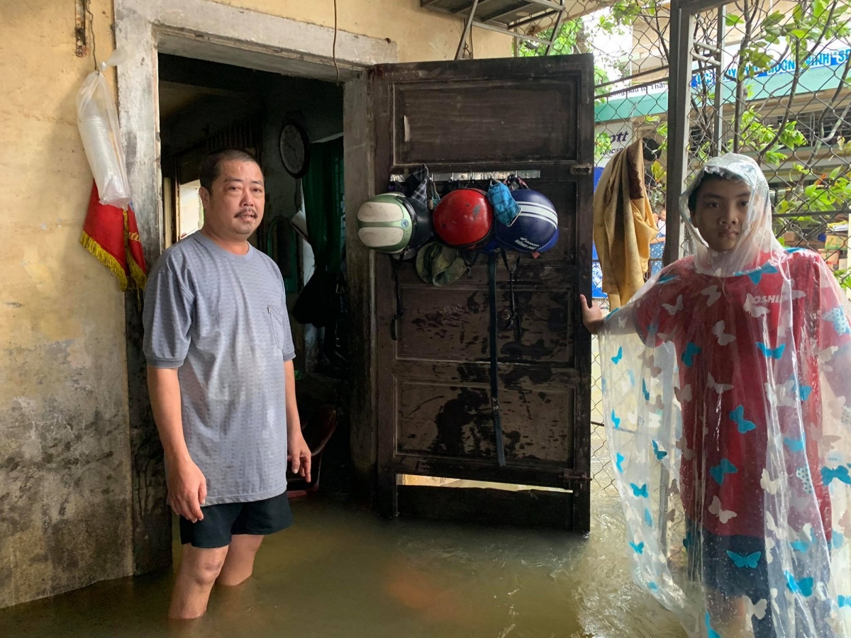 Anh nhieu khu dan cu o thua thien hue bi ngap, mot nguoi bi mat tich trong mua lu hinh anh 5