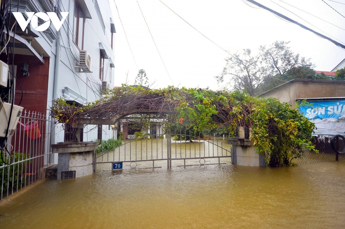 hue hit by prolonged period of heavy rain picture 11