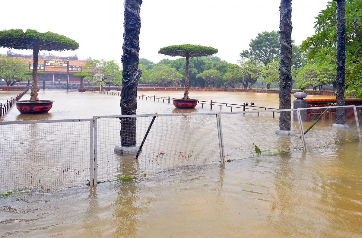 hue hit by prolonged period of heavy rain picture 19